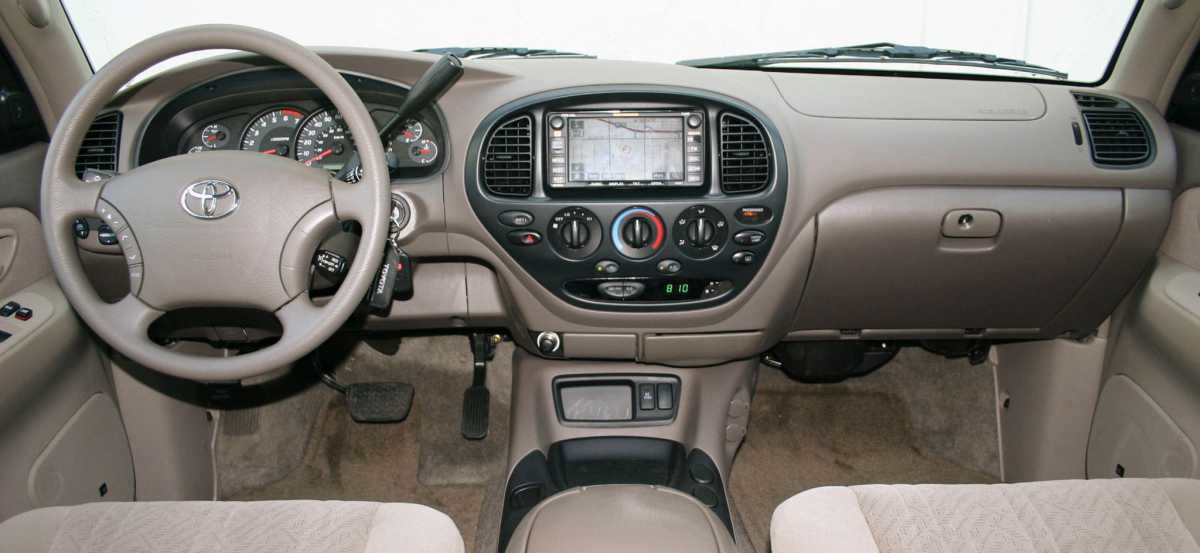 2005-2006-toyota-tundra-double-cab-limited-4x4-dashboard-view.jpg