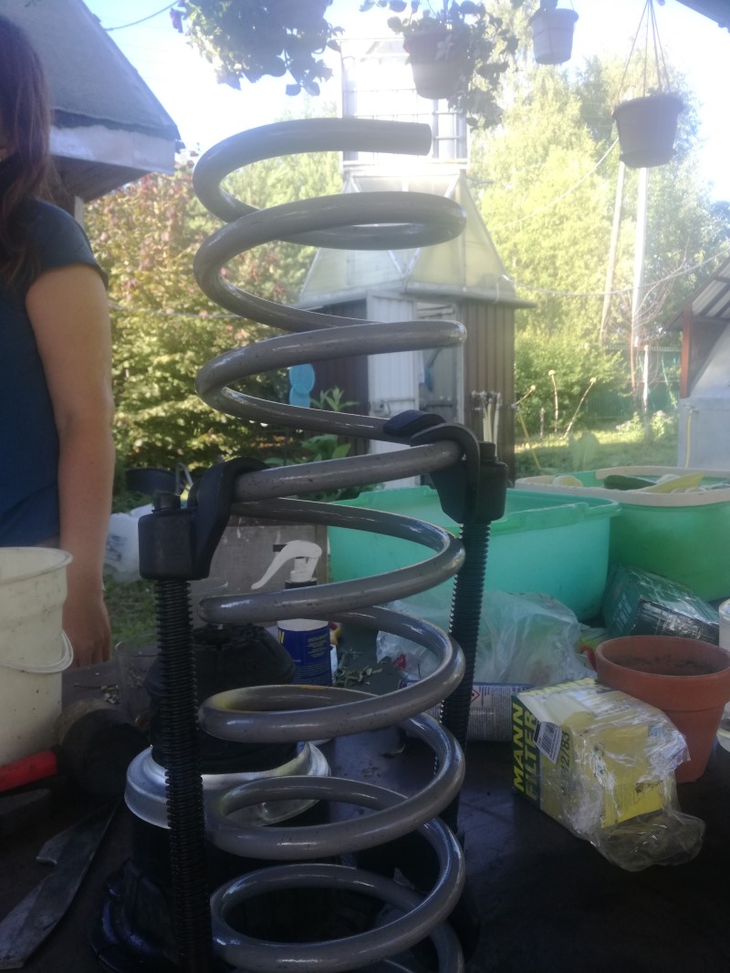 5. сжимаем съемником.jpg